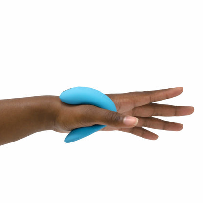 a person's hand to reference the size of the we-vibe chorus couples remote control vibrator vibe wvsnw6sg5 blue