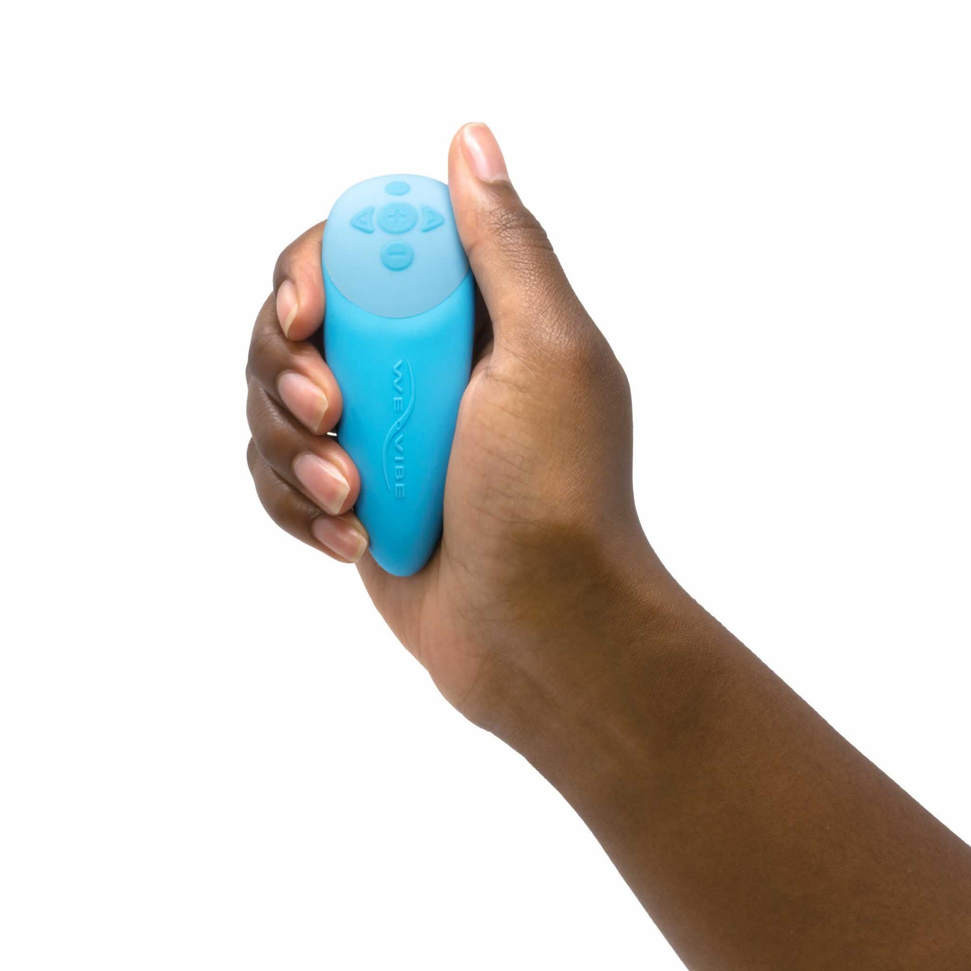 person holding the we-vibe chorus couples remote control vibrator vibe wvsnw6sg5 blue